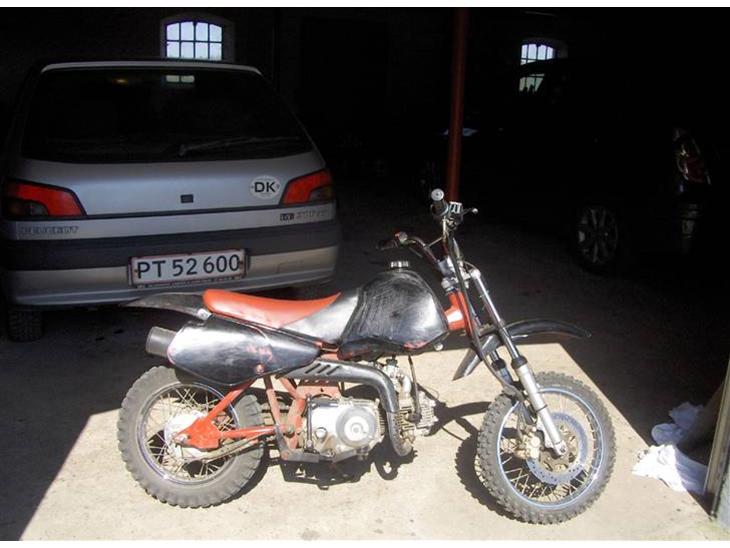 {{currentPhoto.altText}} billede {{currentPhoto.number}}