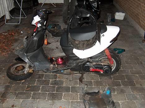 Aprilia Sonic - Da jeg havde sat proma legal på, og malet lidt!!!!! billede 7