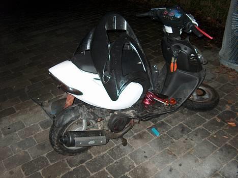 Aprilia Sonic - har malet lidt på den!!!!! billede 9