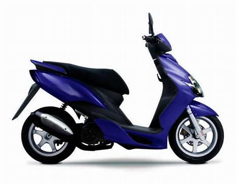 Yamaha jog R ¤vinter scooter¤ - sårn kommer den til at se ud! men alt det sorte bir os malet sååå nice!  billede 9