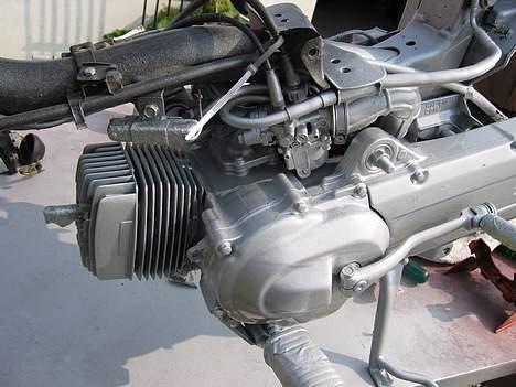 Honda wallaroo # - motoren malet og sat på!  billede 3