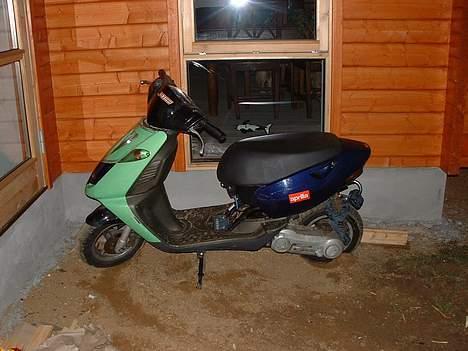 Aprilia Sonic SOLGT! - Ja var delme grim da jeg købte den.. men motoren fejlede ikke noget  :D (gammel billed) billede 3