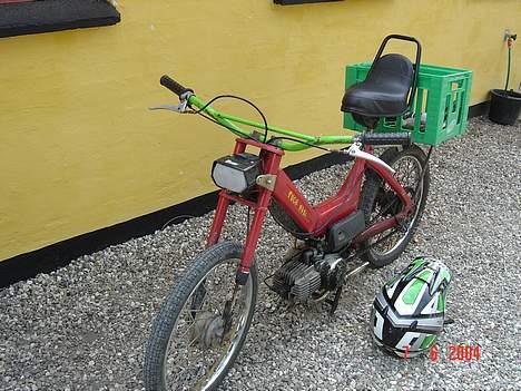 Puch maxi solgt - sådan så den ud før... der var den faktisk ret så fed.. og se lige udstødningen.. fed lyd mormor.. billede 8