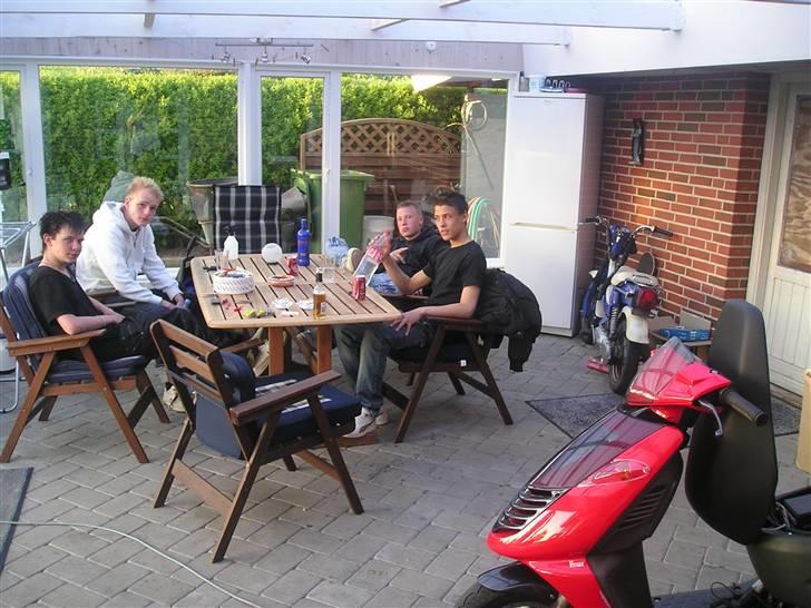 Aprilia Sonic Byttet til Jog - Gutterne der lige er blevet samlet til forfest :D + min sonic. billede 10