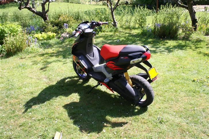 Aprilia sr 50 factory solgt billede 2