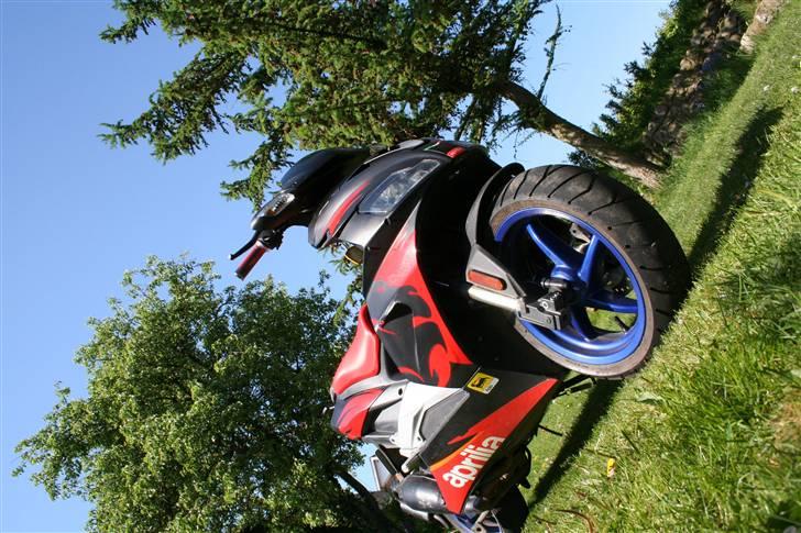 Aprilia sr 50 factory solgt billede 3