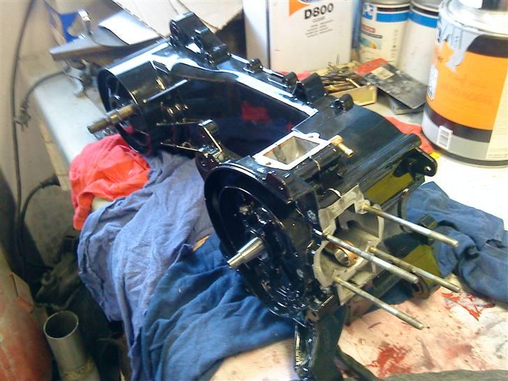 Piaggio Nrg power evo - så blev der skiftet tap og lejre,og fik også auto lakket blokken :D billede 8