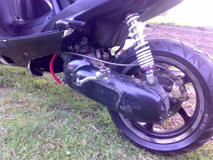 Yamaha Aerox LC DD EVO2 ( byttet - lidt beskidt :(. og ja der er aprilia skjold på. det andet var lidt smadret men det kommer på igen ;) billede 9