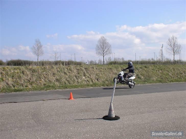 Yamaha jog rr byttet - Rise leger på baghjul billede 3