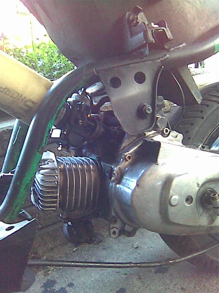 Yamaha Jog FS $ BYTTET - Athena 47,6 , 45 Graders studs , 21 mm dellorto black edition , Evo filter billede 19