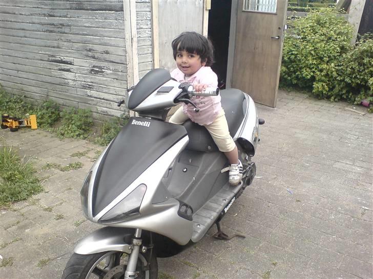 Benelli 491 st - min lille bror, han går lig så meget op i scootere som mig :D billede 9