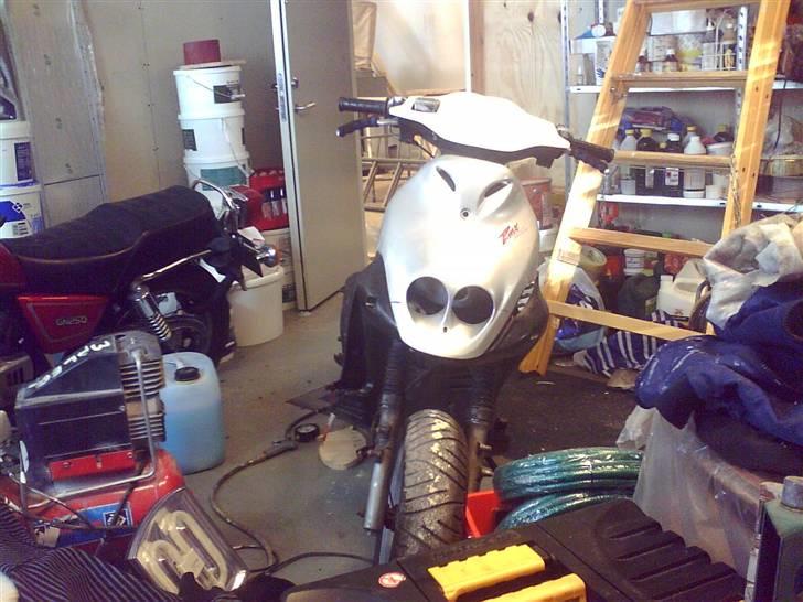 PGO Pmx sport Projekt - Pgo pmx med sølv frontskjold på billede 1