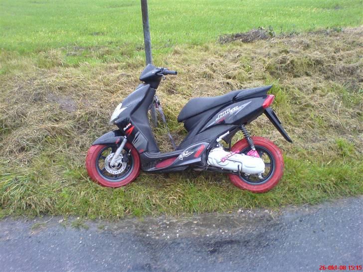 Yamaha JogR - SOLGT -  - den er lidt beskidt på billederne sorry, bedre kommer!!  billede 1