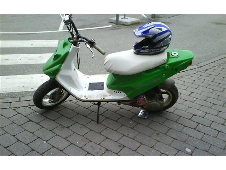 {{currentPhoto.altText}} billede {{currentPhoto.number}}