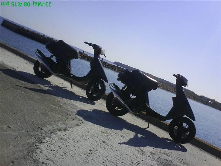 Yamaha jog - tvilinge jogs (: - mig og christensens. min til venstre i billedet. billede 3