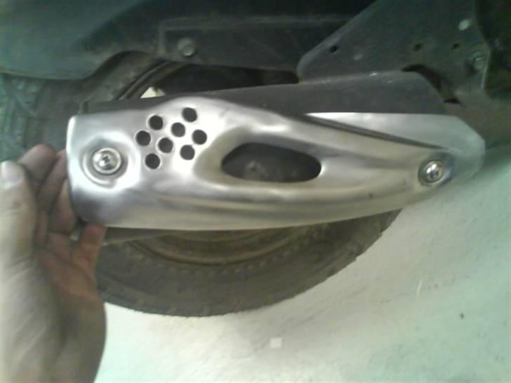 PGO hot 50  SOLGT - slebet og poleret udstødnings dæksel billede 12