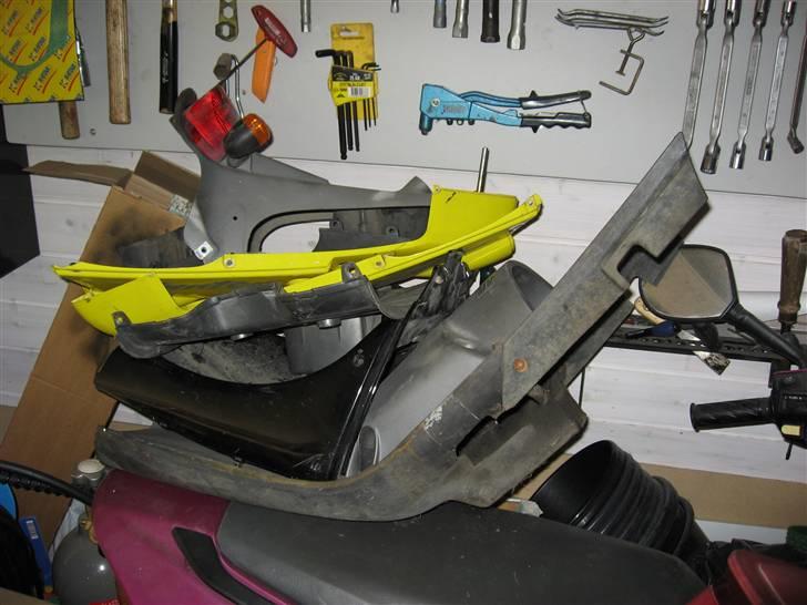 Derbi Hunter (solgt 1/6-2013) - div afmonteret plastikdele billede 4