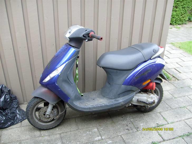 Piaggio new zip ((solgt)) - Så har jeg lige skiftet skjolde :-) (Efter) billede 8