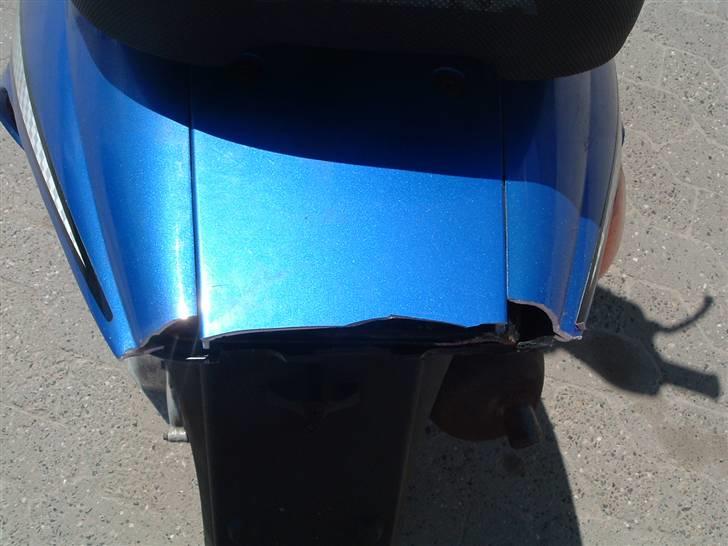 Gilera stalker solgt - gamle ejer skulle lige køre på baghjul men han faldt bag over. billede 8