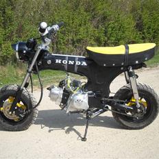 Honda  DAX