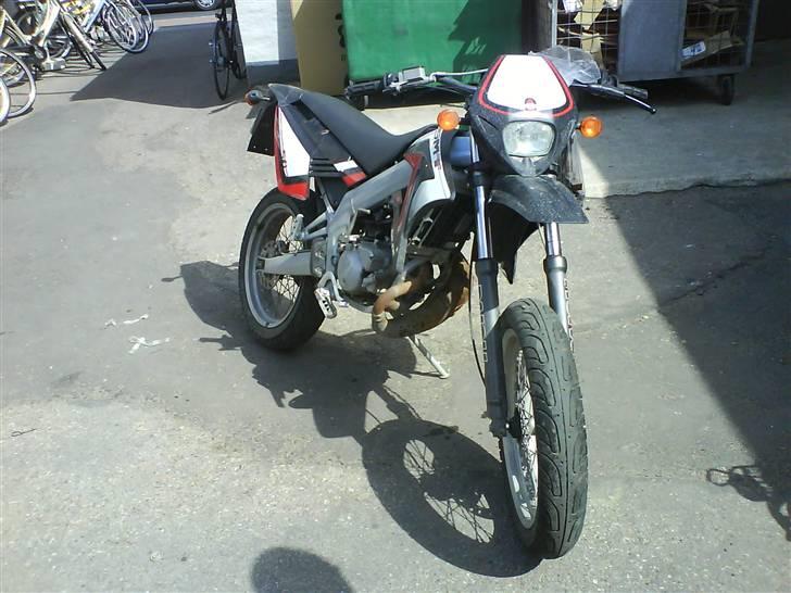 Gilera SMT totalt smadret - efter han smadre ind i miig :´( billede 11