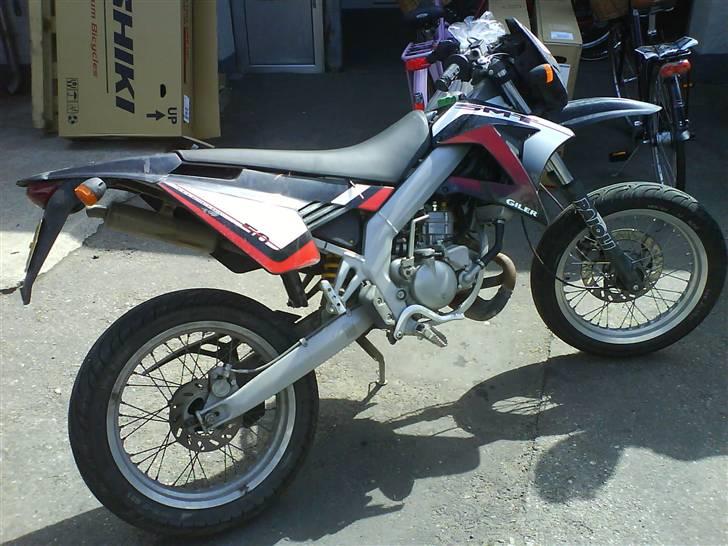 Gilera SMT totalt smadret - efter han smadre ind i miig :´( billede 12