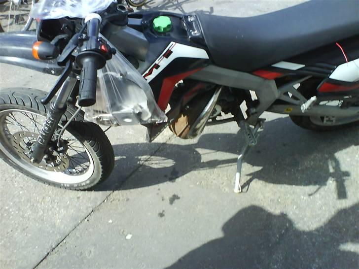 Gilera SMT totalt smadret - efter han smadre ind i miig :´( billede 14
