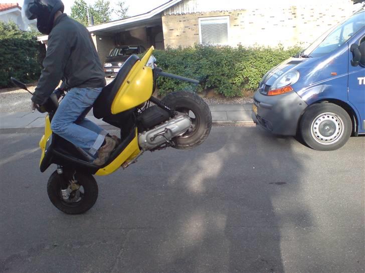 Yamaha Bws NG - Hvorfor køre på baghjul, når man kan køre på forhjul :D billede 5