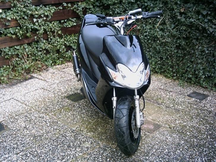 Yamaha Jog RR ( Solgt ) billede 3