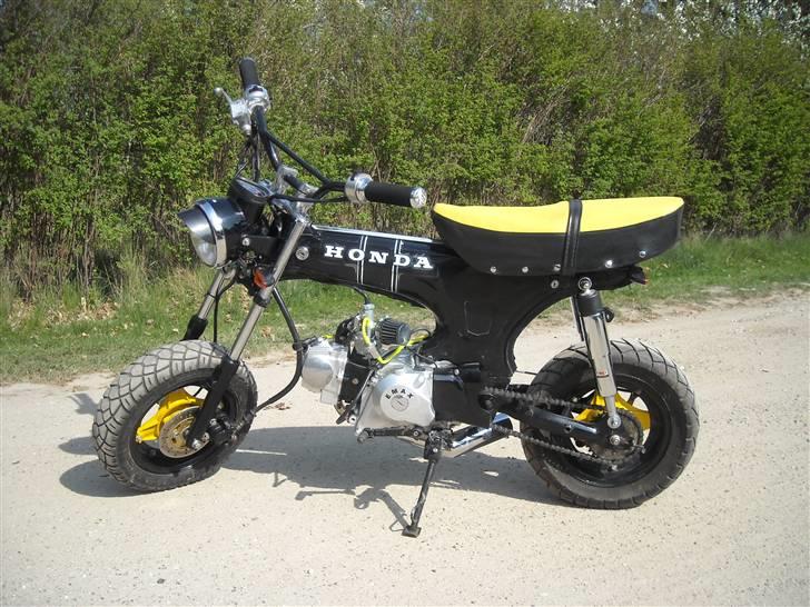 Honda  DAX - svinet billede 1