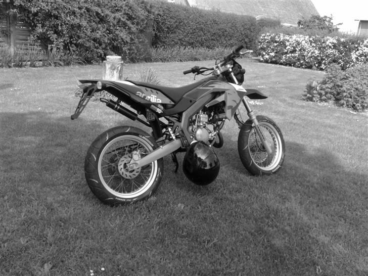 Aprilia SX50 (Solgt) - Ser også meget godt ud i sort/hvid. (:  billede 12