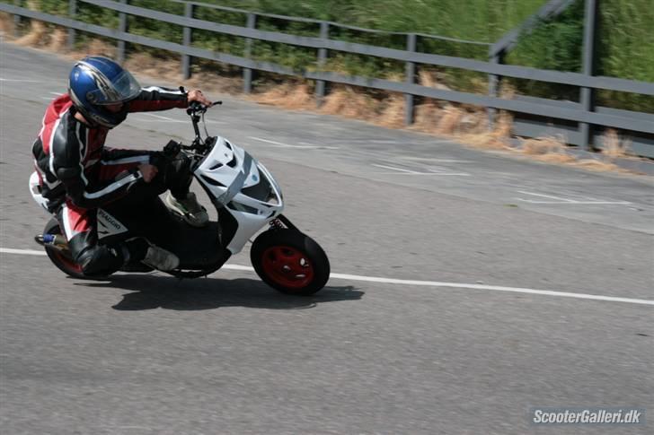 Piaggio Zip SP Team KGI Racing billede 3