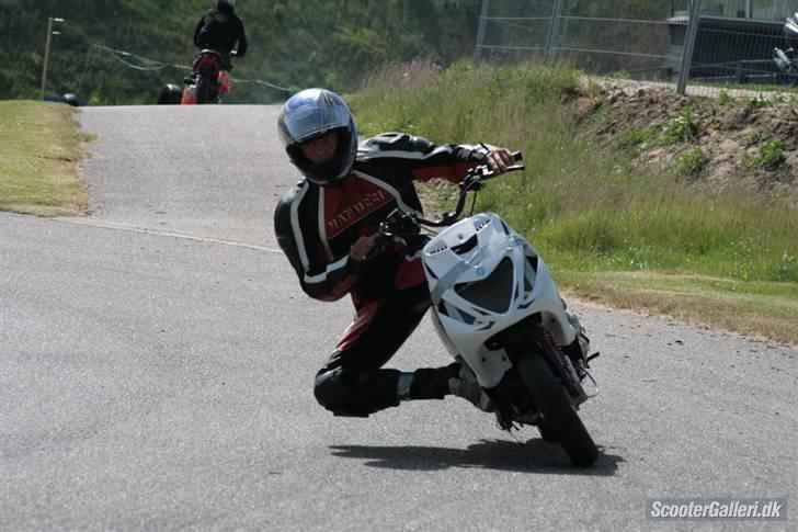 Piaggio Zip SP Team KGI Racing billede 4