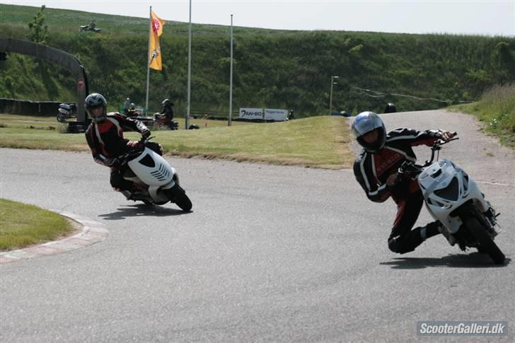 Piaggio Zip SP Team KGI Racing billede 5