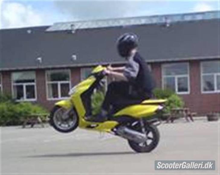 Yamaha jog R byttet billede 3