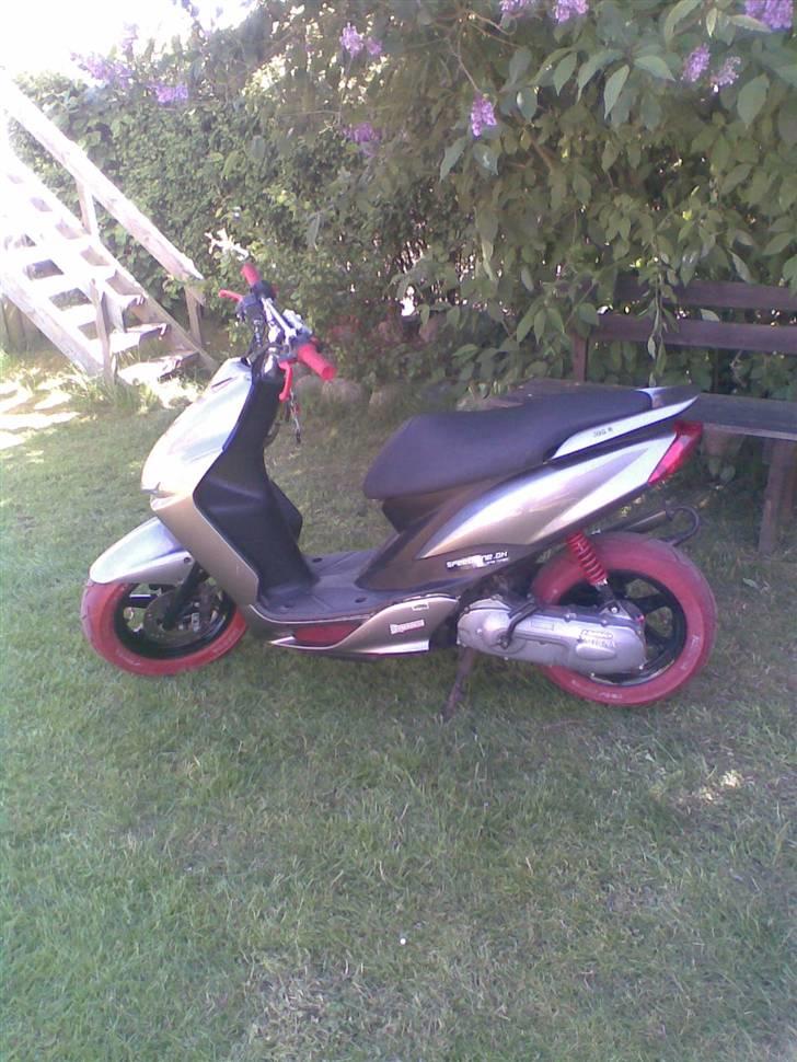 Yamaha Jog R Ac ( Solgt) - Scooteren da jeg lige havde købt den. billede 1