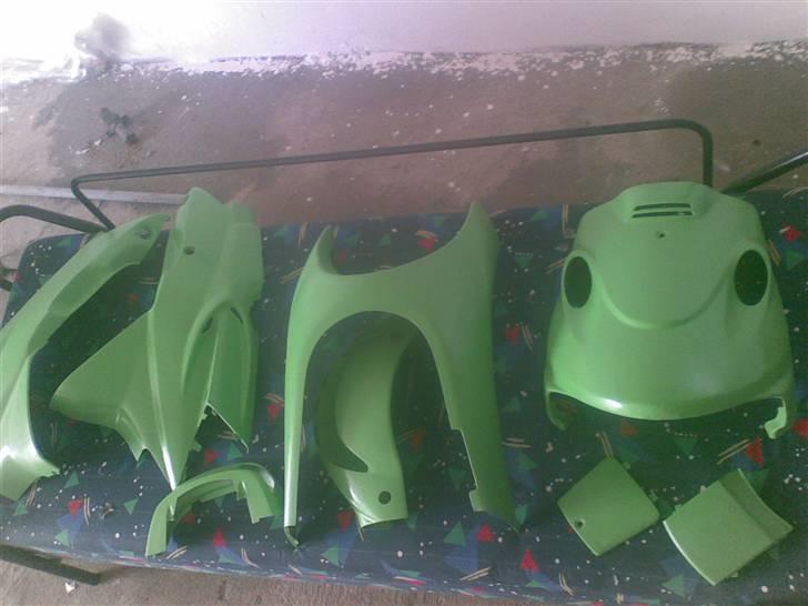 Kymco K12  $SOLGT$ - Malet skjolde billede 3