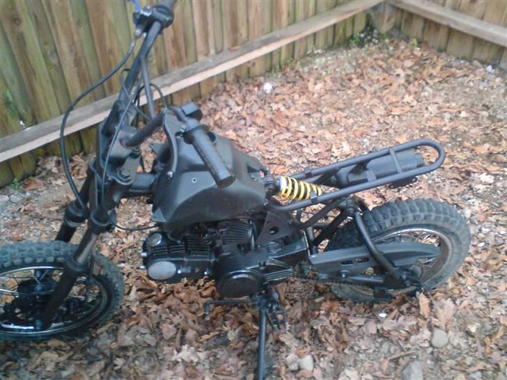 MiniBike 125 ccm (stjålet) - var i gang med og male  billede 4