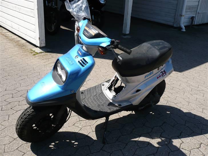 Yamaha Booster(Byttet) - Sådan står den lige nu , ( Billedet er taget på panserstationen) billede 2