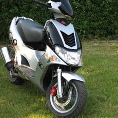 Kymco super9