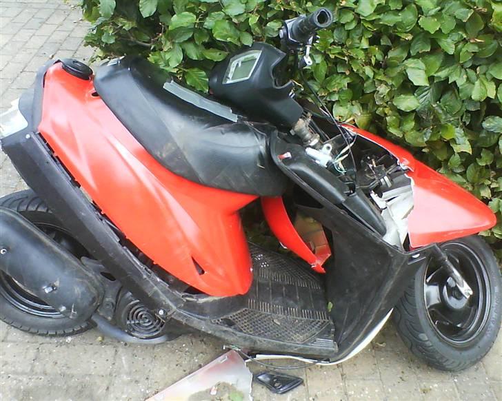 Yamaha Jog TOTALSKADET! :( billede 2