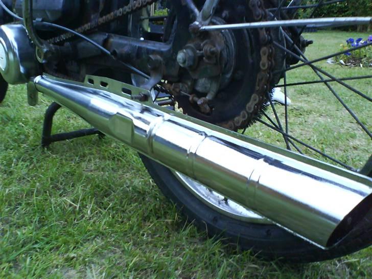 Puch Maxi P - Udstødning. efter den er blevet pudset. billede 10