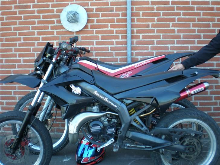 Gilera SMT - SOLGT !! - Min i forgrunden :) Normal højde :D Bagved min vens SMT - forhøjet med 13,5 cm Ö billede 9