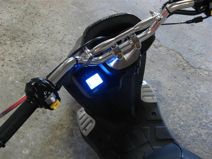 PGO PMX NAKED CARBON   billede 8