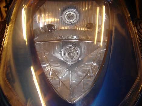 Aprilia sonic Evo Solgt - De to små pære foroven er positions lys billede 9