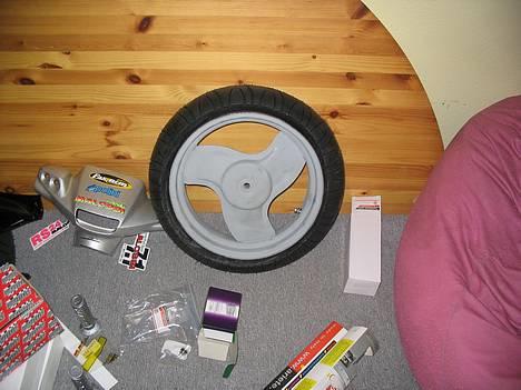 Yamaha BWS er bytted - mine adly fælge.. 13"... bliver malet sort i aften. billede 9