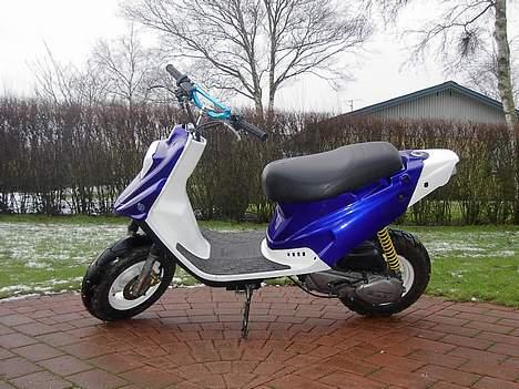 PGO HOT 50 SOLGT - Blå skruer i vario dækslet :P og så bare i det hele taget FARVERNE! :D billede 6