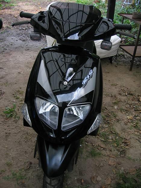 PGO dr.big *(TOTAL SKADET)*  - så er der nye billeder. sådan ser den ud efter total reperation af skjolde og forgaffel. billede 1