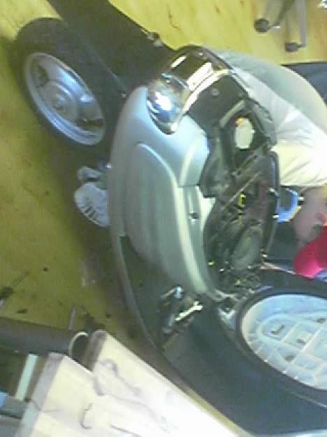 Yamaha jog space 100 cc SOLGT - det var under opbygningen a den, det ser da meget godt ud ikk? billede 4