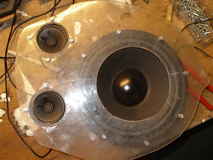 Kymco K12  $SOLGT$ - Højtallere  der er sat fast i pexi ska under sædet billede 4